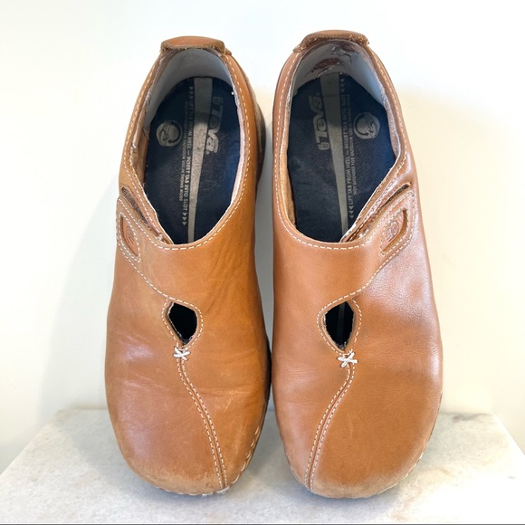 TEVA Women's Ancona Waterproof Leather Clog Shoe with Velcro Hook & Loop Strap - Picture 5 of 8